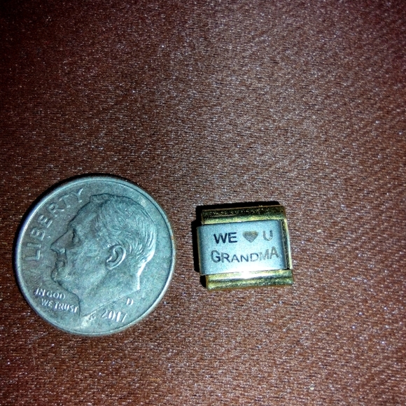 Uberry Jewelry - Italian stainless steel laser "We ♥️ U Grandma" charm link